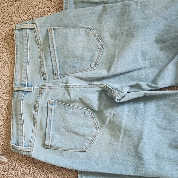 Old Navy High Rise Wow Flare size 8 Jeans - Picture 8 of 17